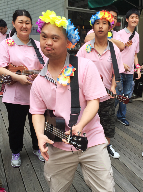 當憨兒遇上烏克麗麗