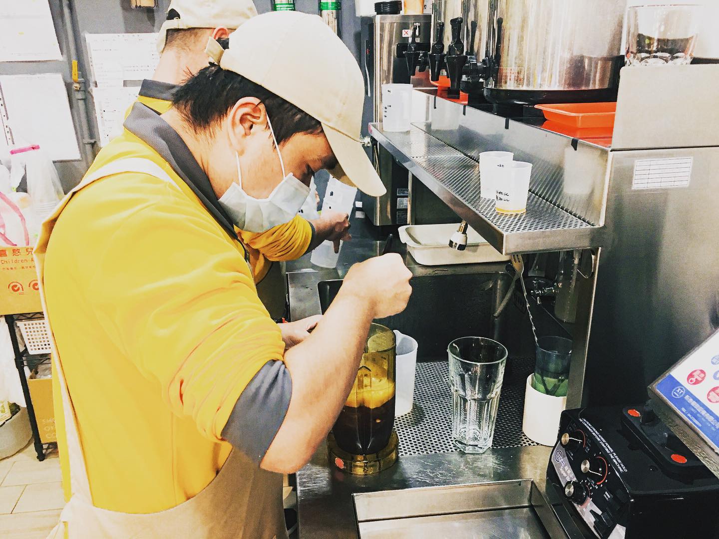 憨兒製作咖啡