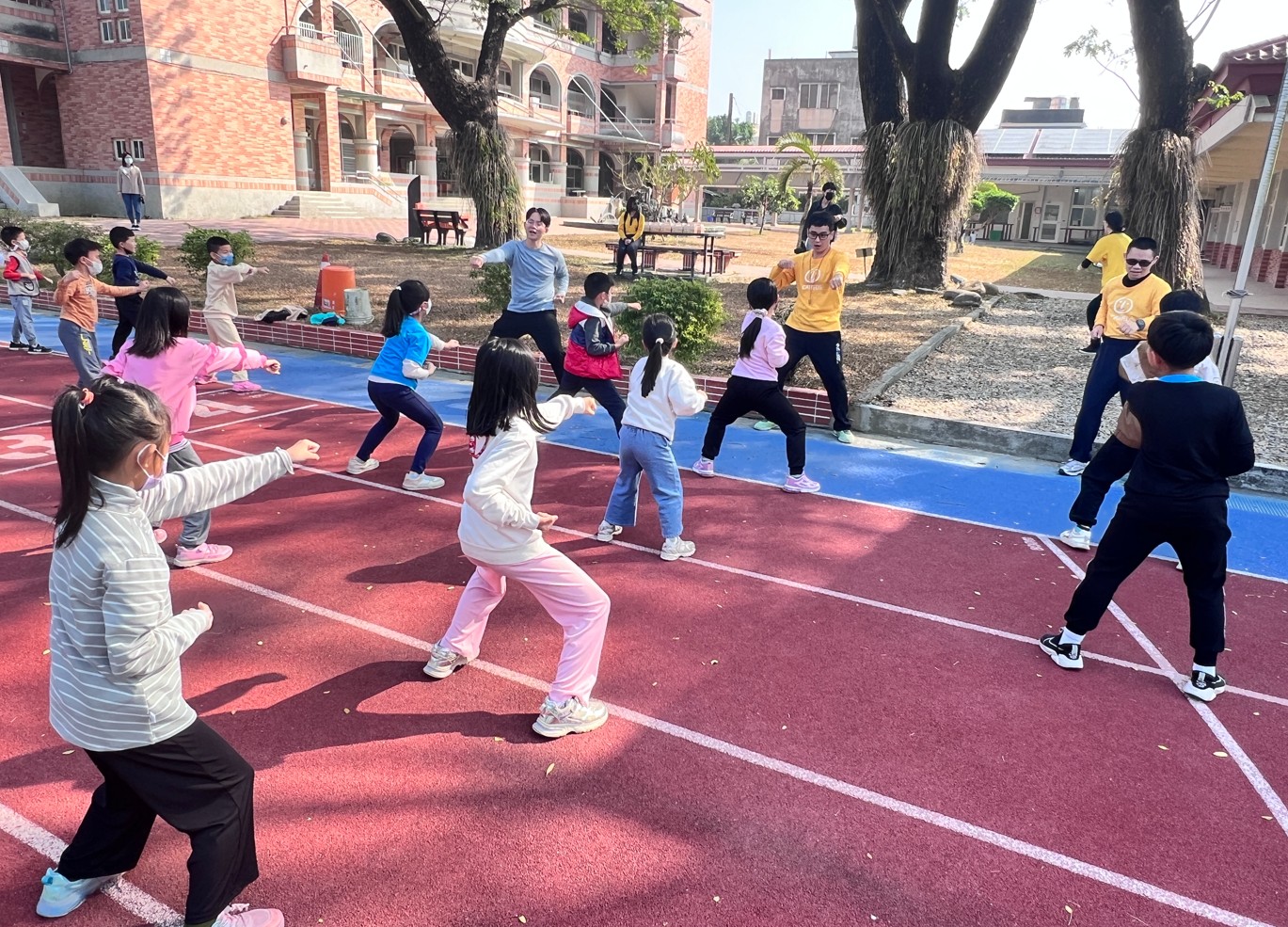 喜憨兒送愛到部落