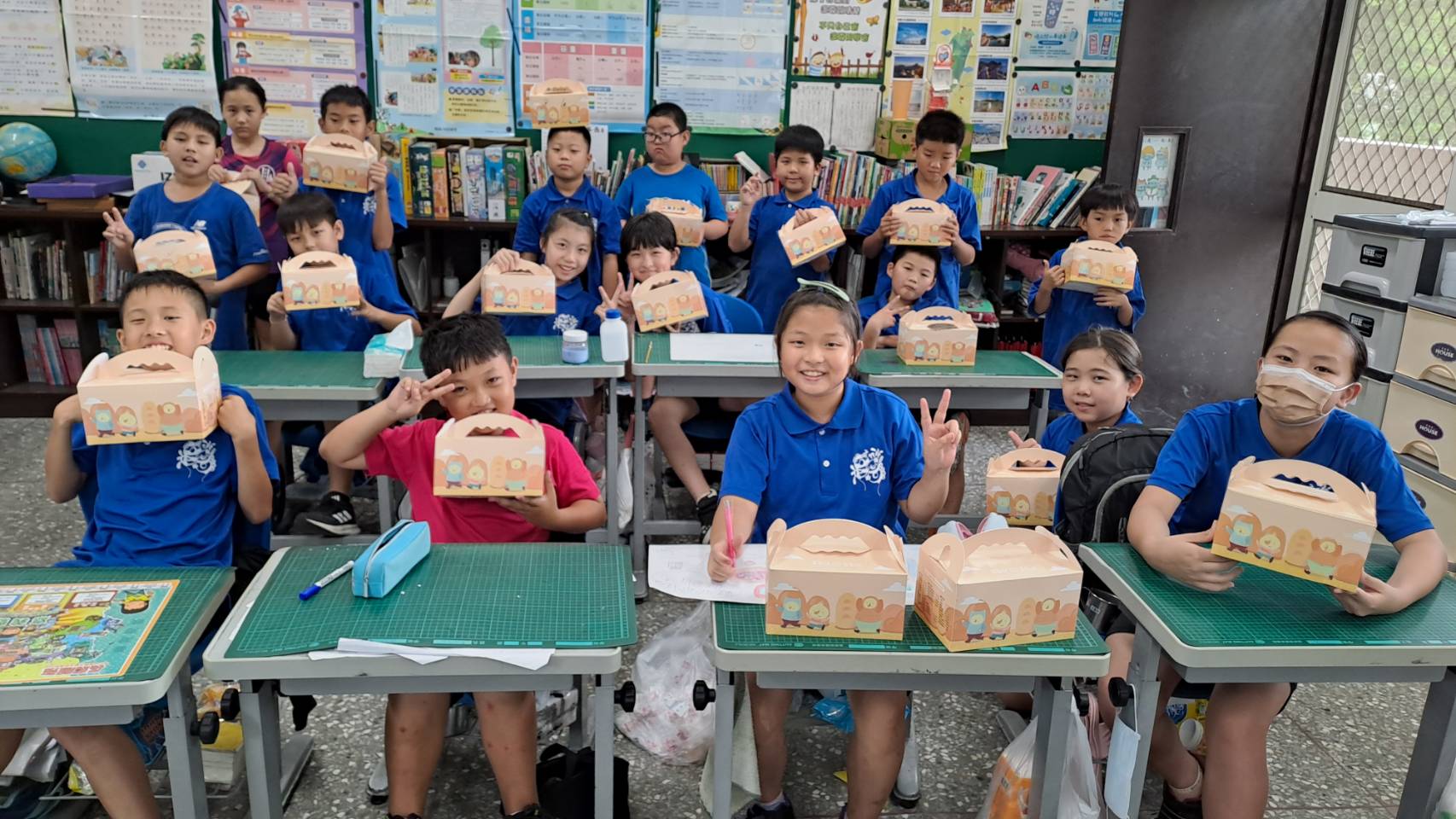 喜憨兒送愛到部落