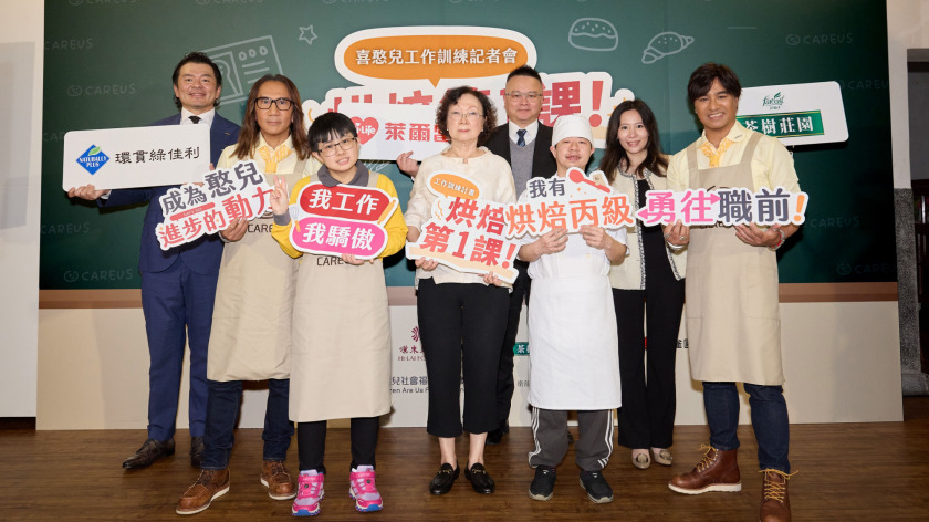 喜憨兒基金會工作訓練記者會 代言人動力火車與憨兒及企業代表