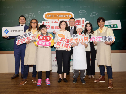 喜憨兒基金會工作訓練記者會 代言人動力火車與憨兒及企業代表