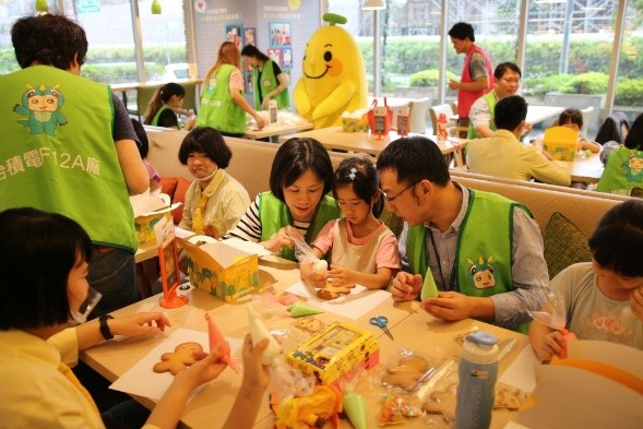 台積電12A志工攜手幼兒園學童　一同與憨兒體驗香包DIY慶端午