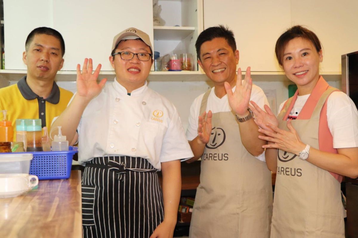 給心智障礙者展現一片天 鄭宏輝拜師學料理給承諾！