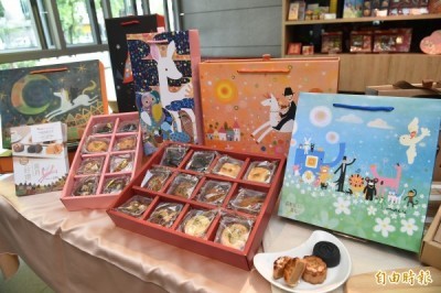 憨兒月餅 邀麻辣教授曲家瑞代言