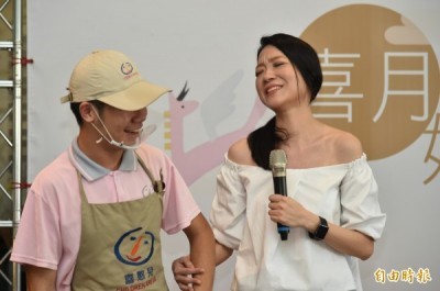 憨兒月餅 邀麻辣教授曲家瑞代言