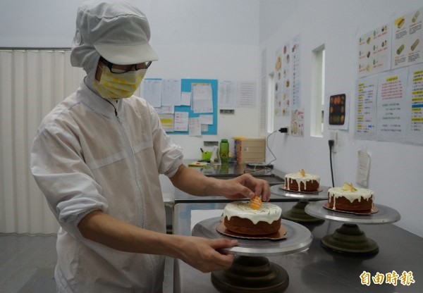 憨兒作糕點 母親節送愛到偏鄉部落