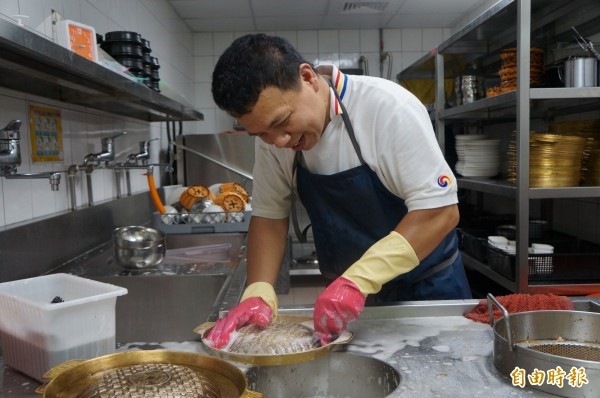 佛心加油站雇用14名憨兒，站長：穩定又服從