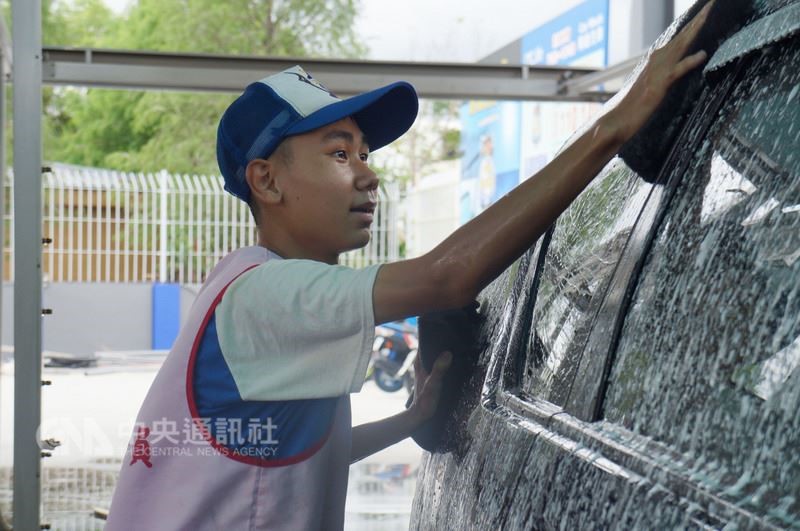 憨兒勤奮穩定 職場工作受雇主肯定