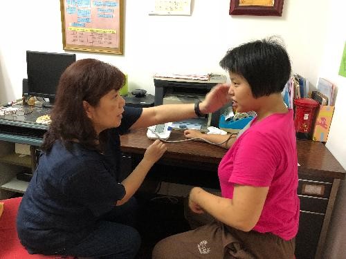 夜間社區家園 教憨兒學習獨立生活