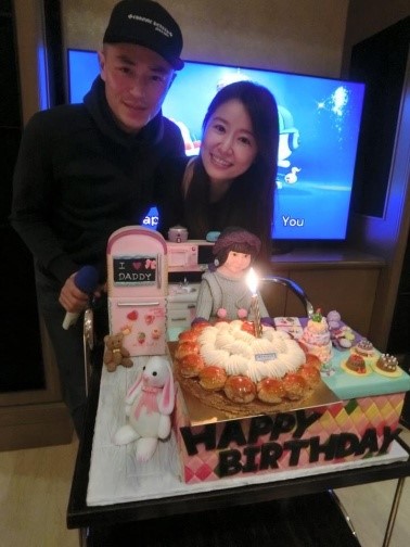 林心如愛女滿月 甜曬一家三口大眼Q萌照