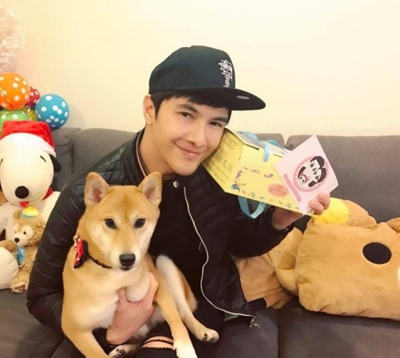 林心如愛女滿月 甜曬一家三口大眼Q萌照