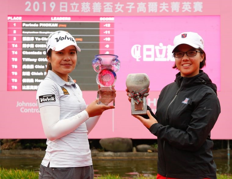 冠軍泰國選手帕琳達(左)與業餘冠軍張雅淳