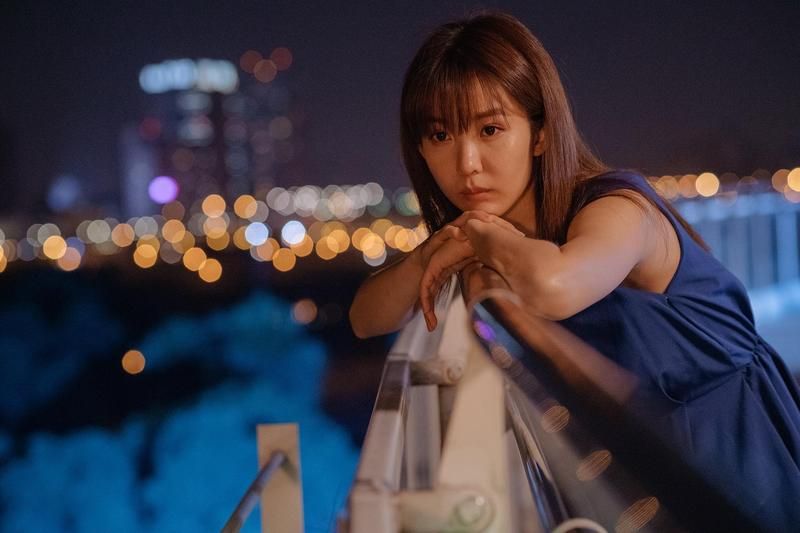 化身美人魚悠游而出　瑤瑤克服恐懼讓藍正龍驚喜