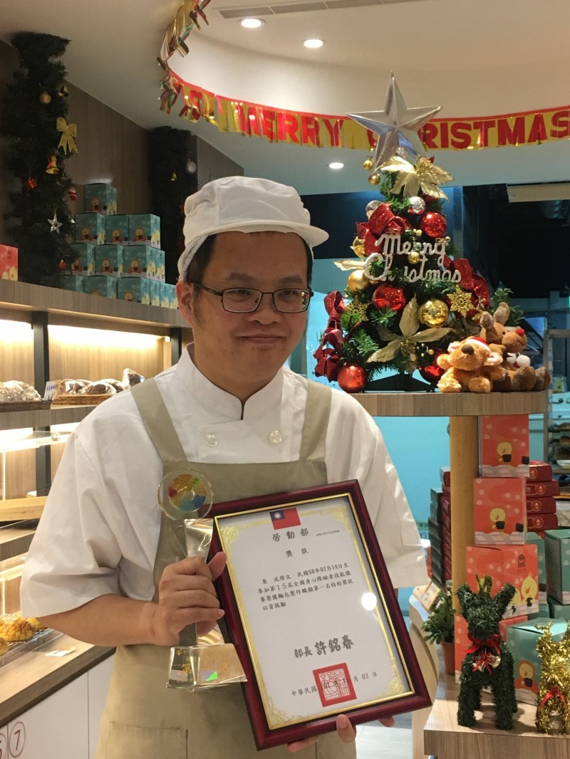 20年如1日專心投入 喜憨兒成冠軍麵包師傅