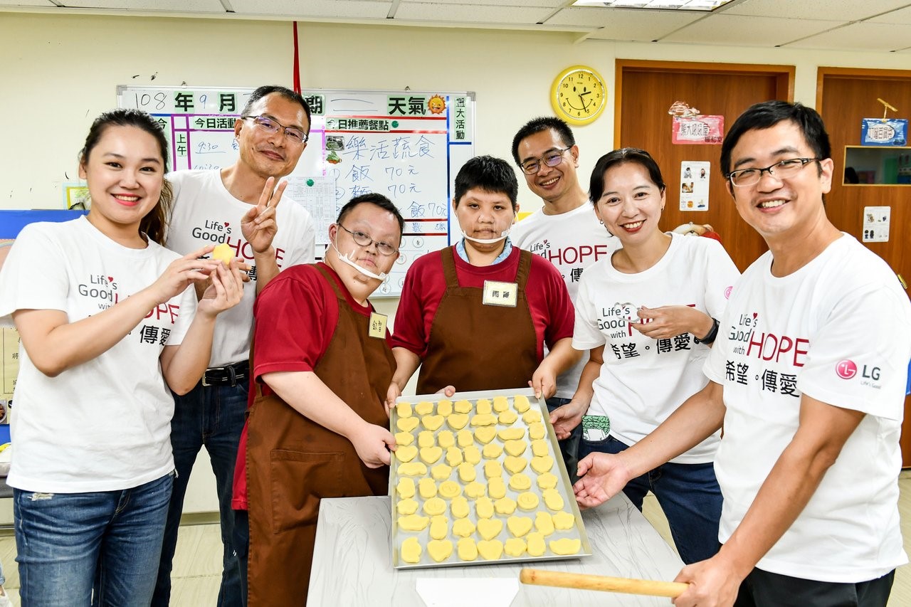 LG董事長率員工中秋送暖 與憨兒齊手烘焙延續愛